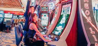 Antarmuka aplikasi mobile totovip menampilkan permainan slot dan opsi navigasi